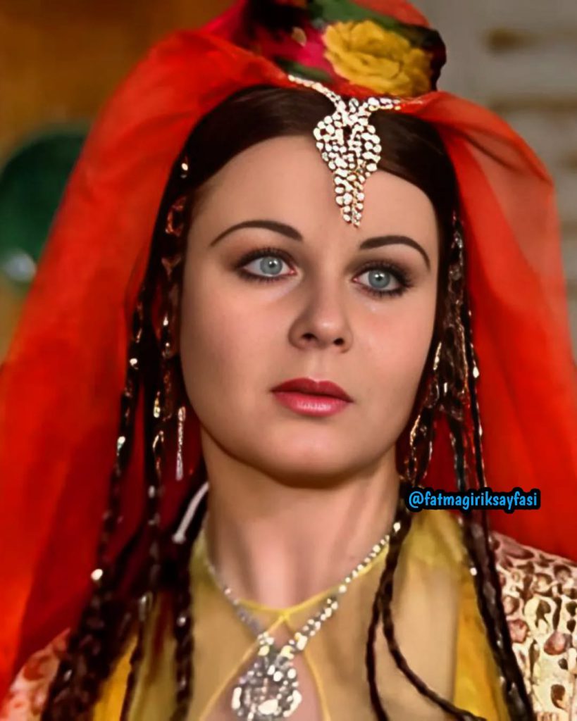 Fatma Girik beautiful hot pics