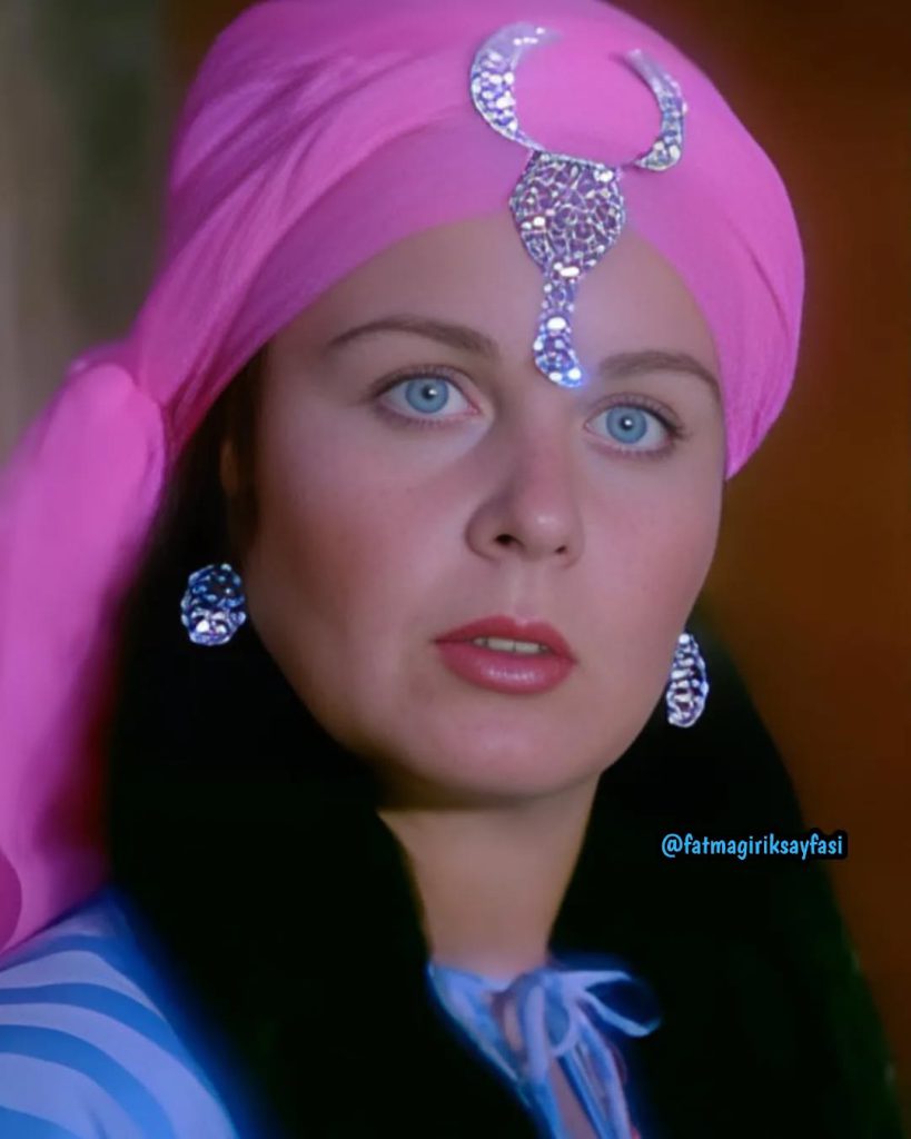 Fatma Girik depicts fire pussy