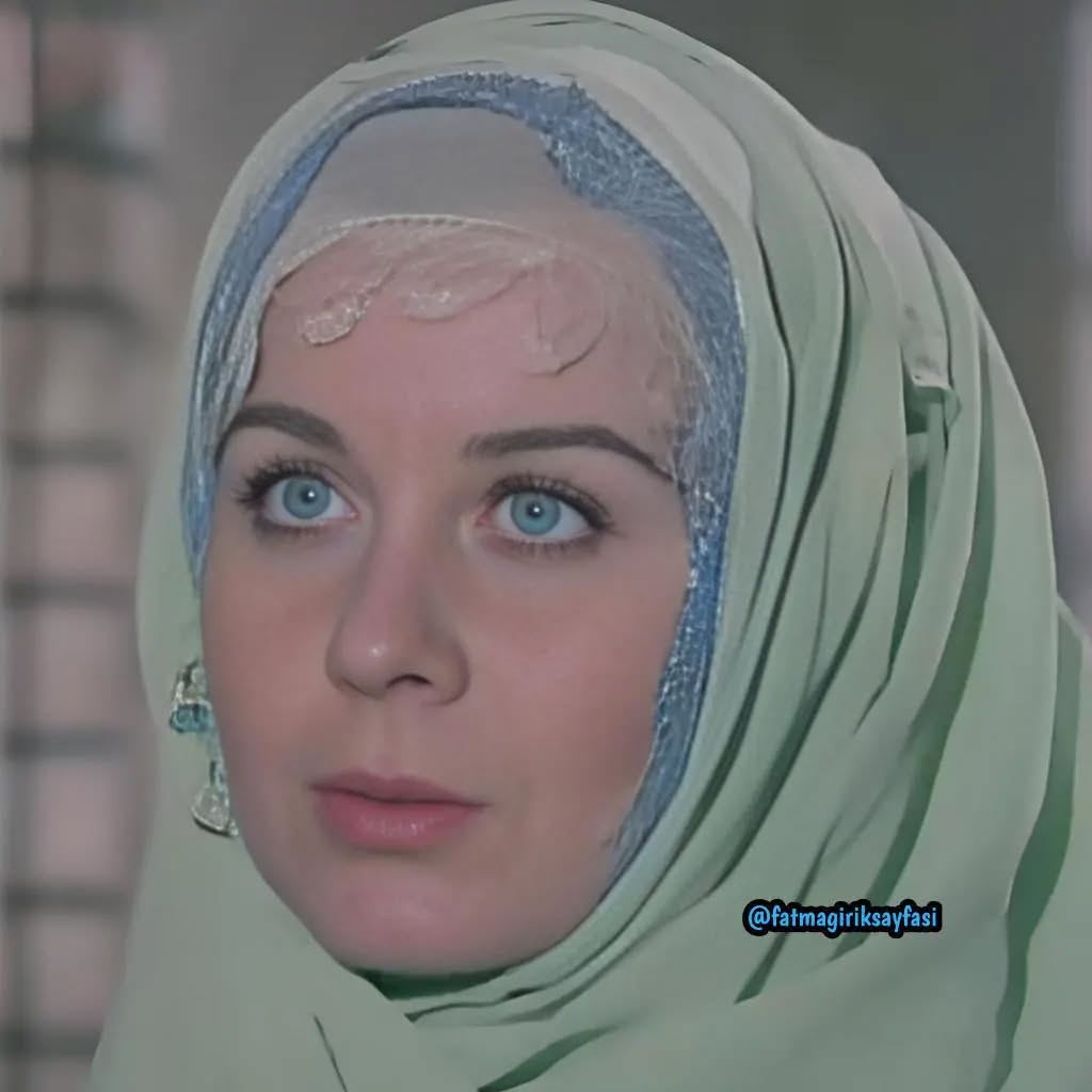 Fatma Girik looks bikini