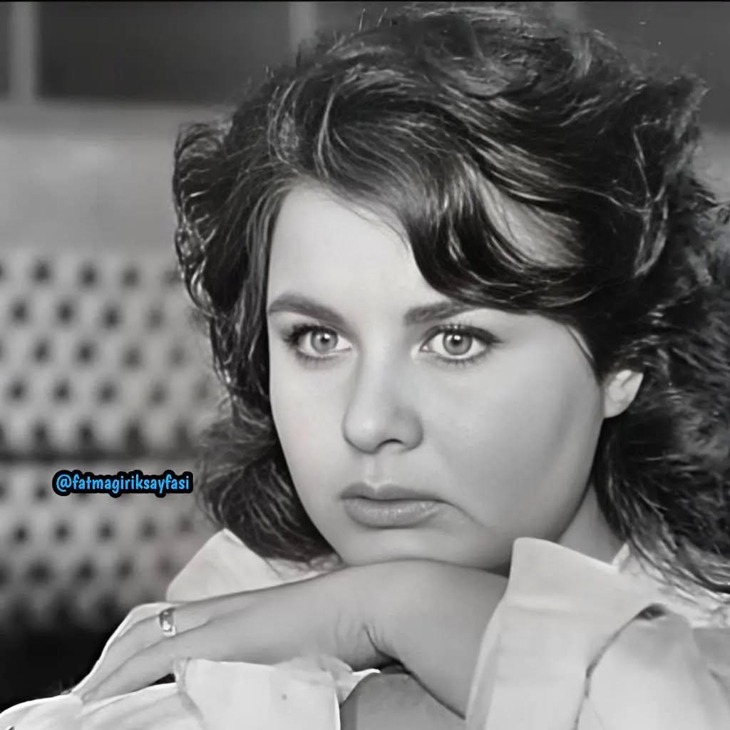 Fatma Girik looks hot pics