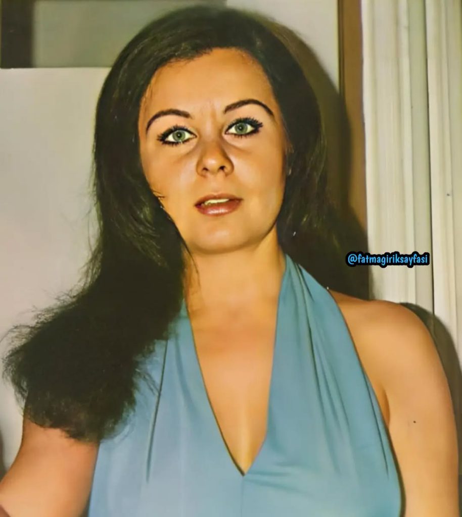 Fatma Girik modeling boobs