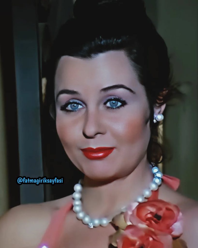 Fatma Girik modeling hot pics