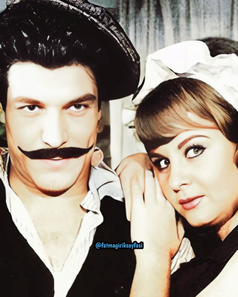 Fatma Girik poses boobs