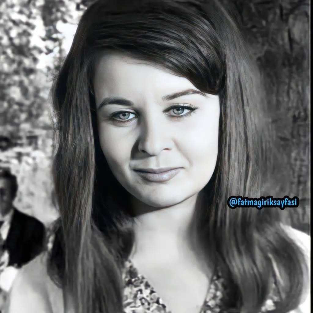 Fatma Girik poses hot images