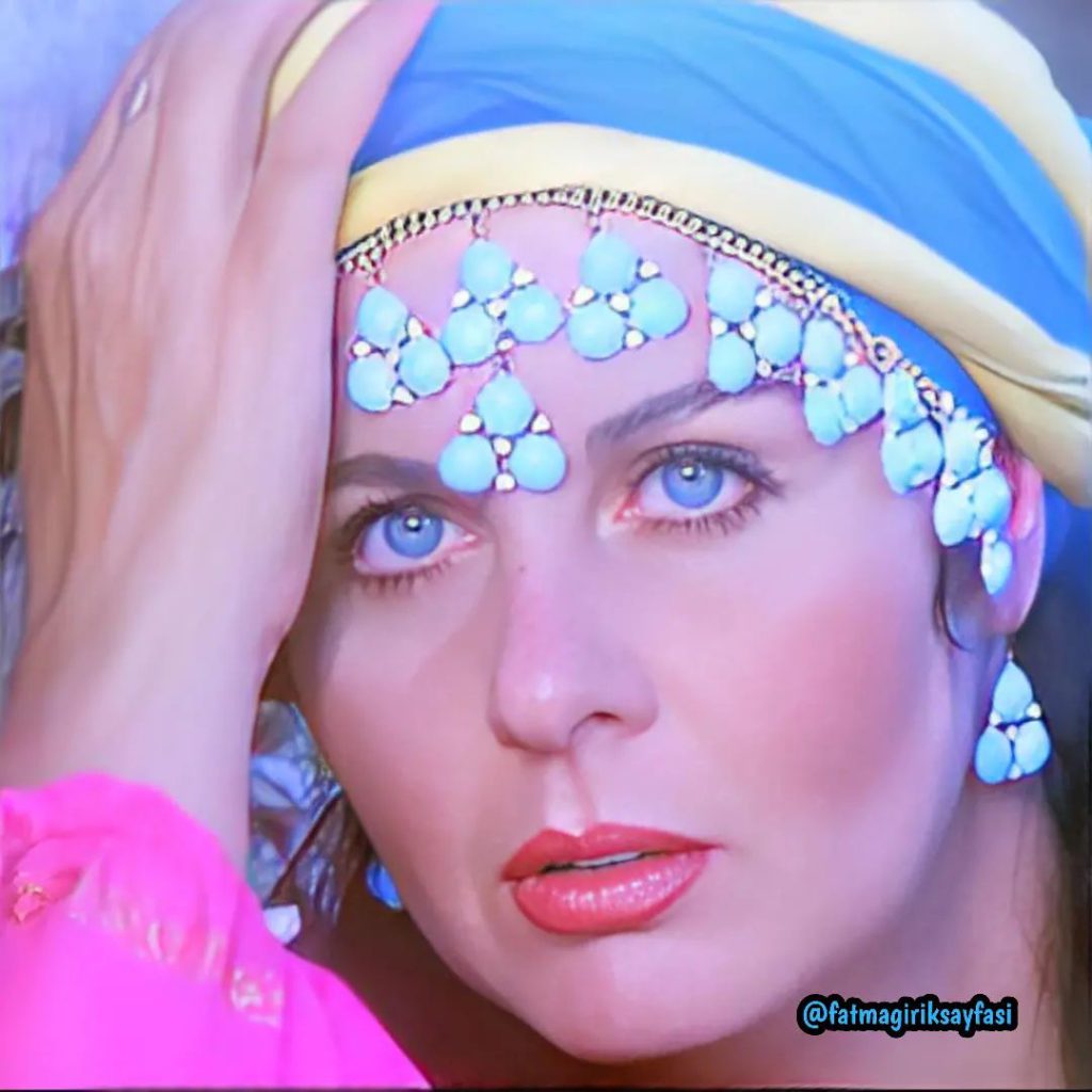 Fatma Girik poses nudes