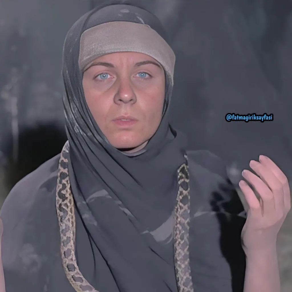 Fatma Girik poses sexy