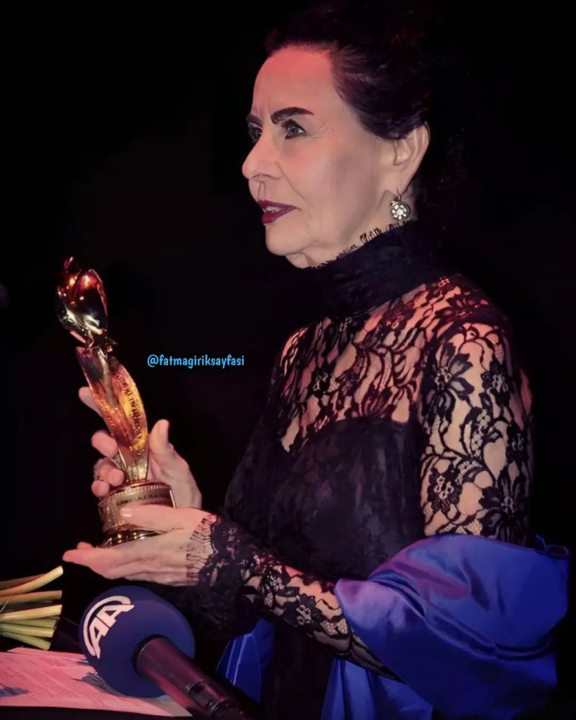 Fatma Girik poses xxx porn