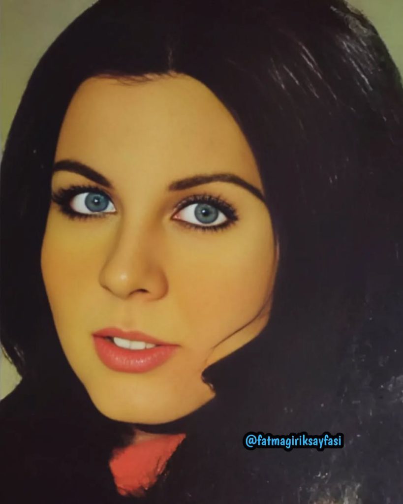 Fatma Girik smiles boobs