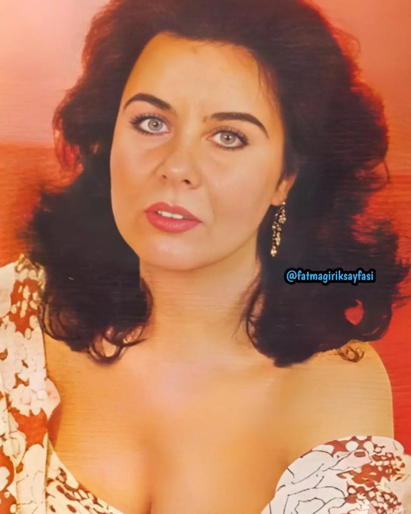 Fatma Girik smiles hot photos