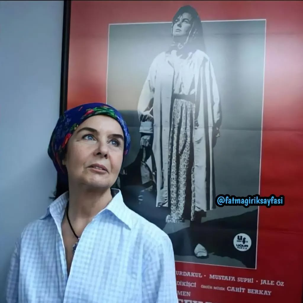 Fatma Girik smiles pussy