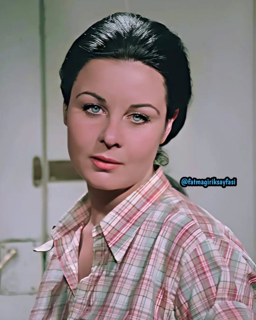 Fatma Girik smiles sex