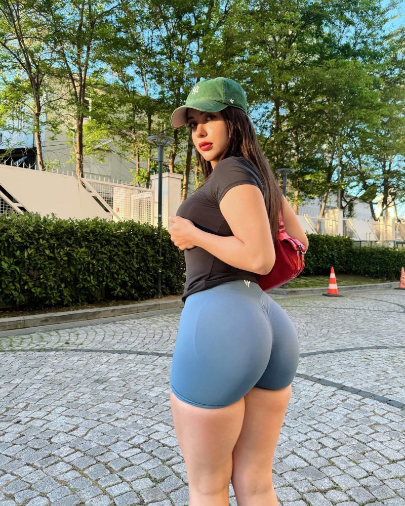 Gizem Bağdaçiçek ardent pussy