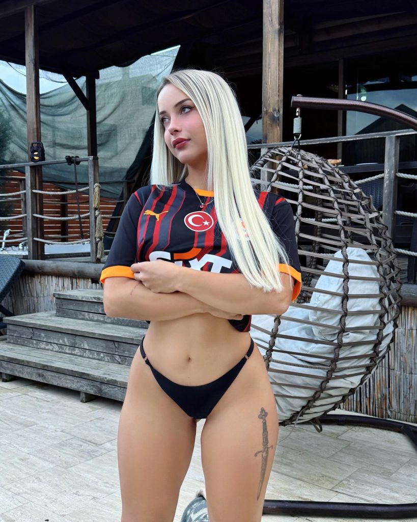 Gizem Savage depicts fire sex