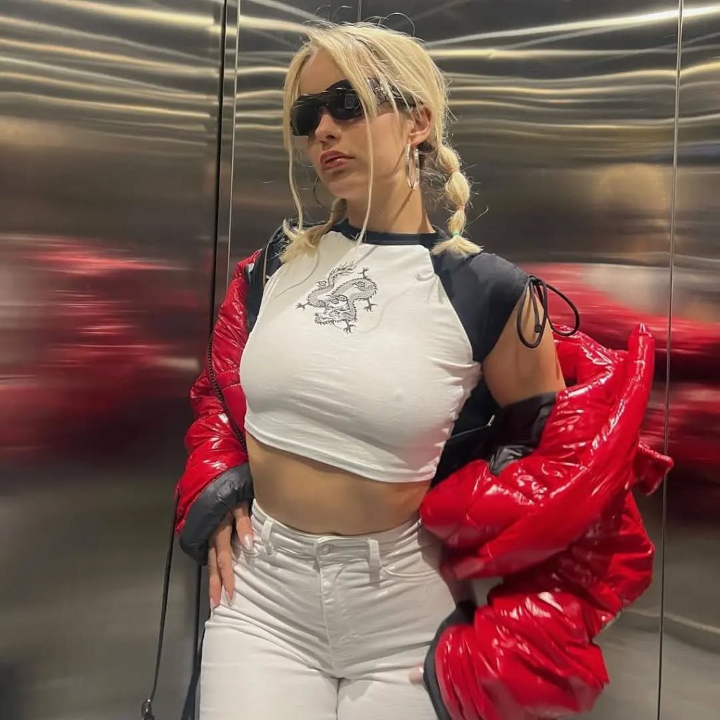 Gizem Savage depicts fire sex scenes