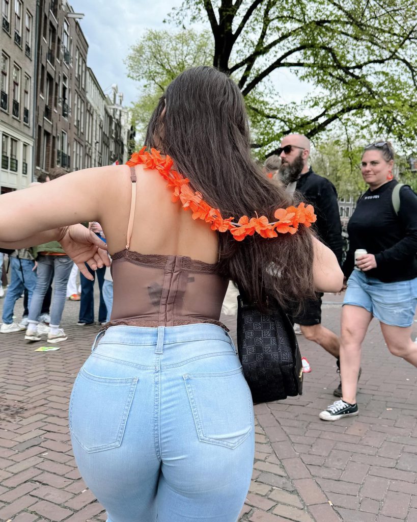 Gizem Savage poses nudes