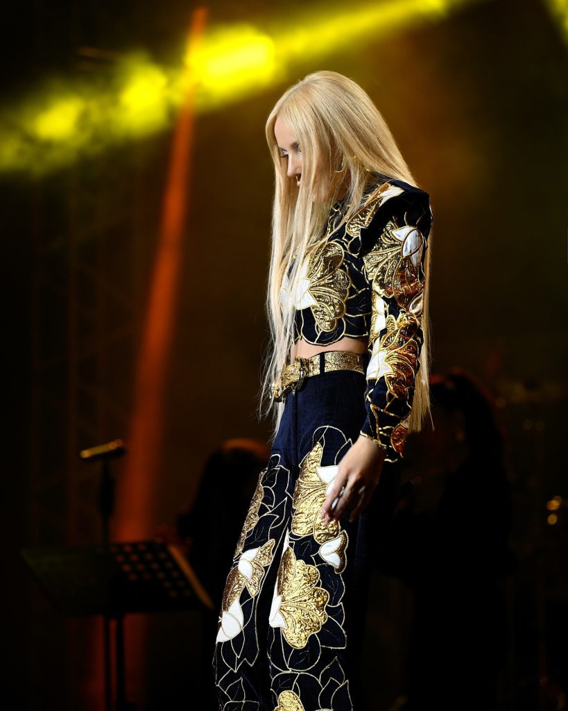 Gülşen modeling hot photos