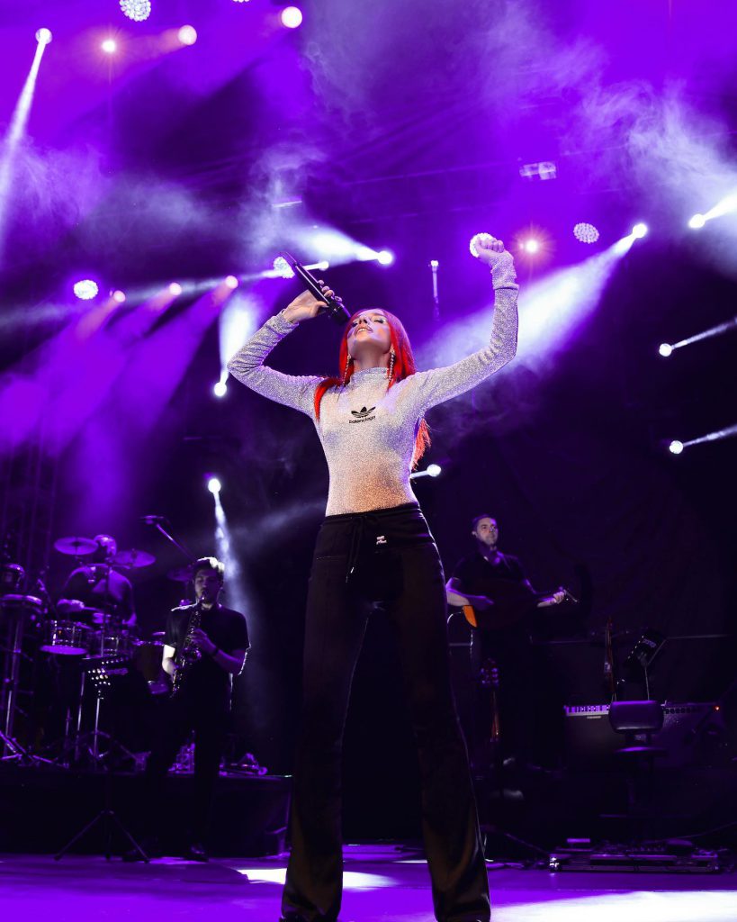 Gülşen poses naked