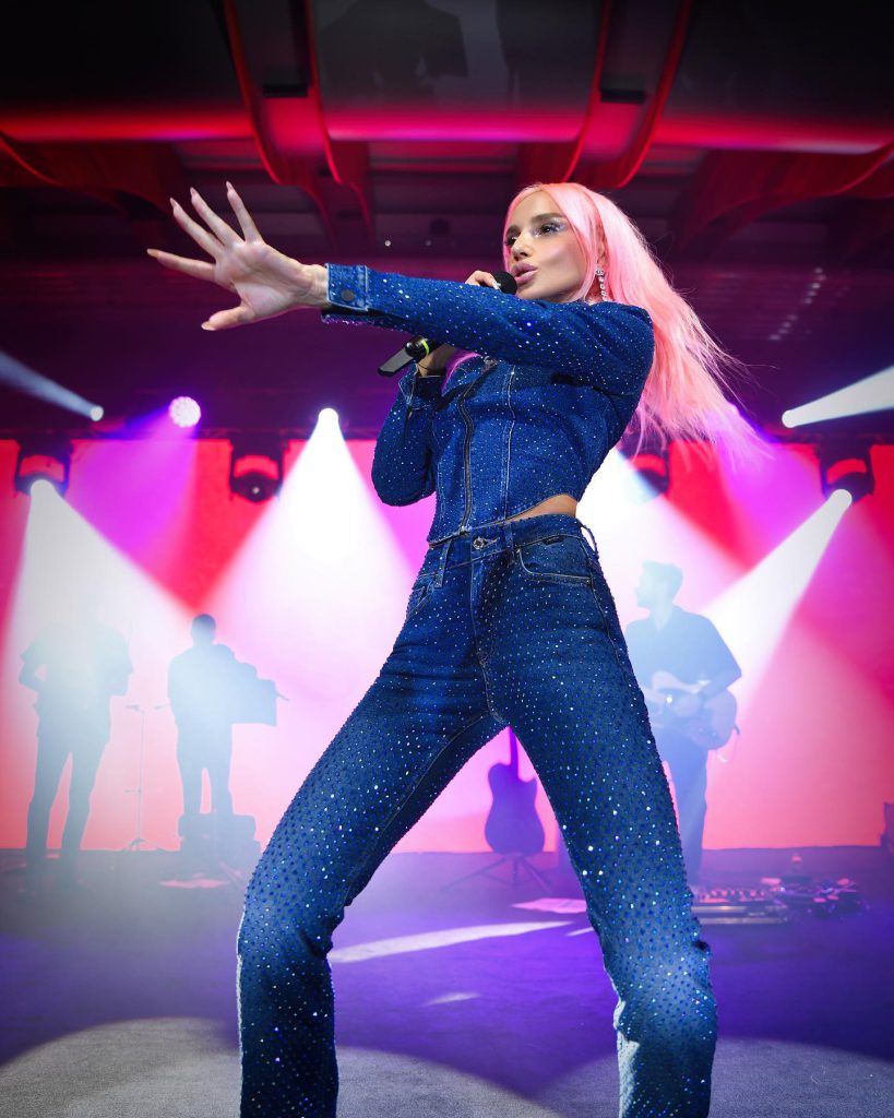 Gülşen smiles hot photos