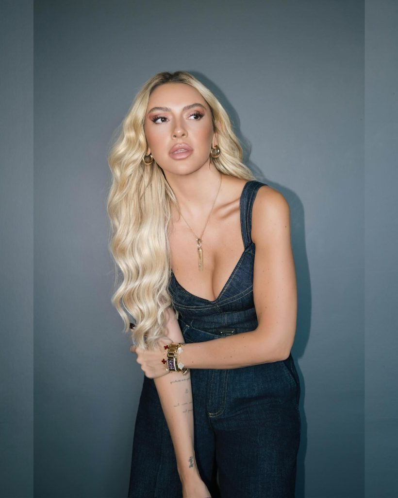 Hadise ardent hot bikini