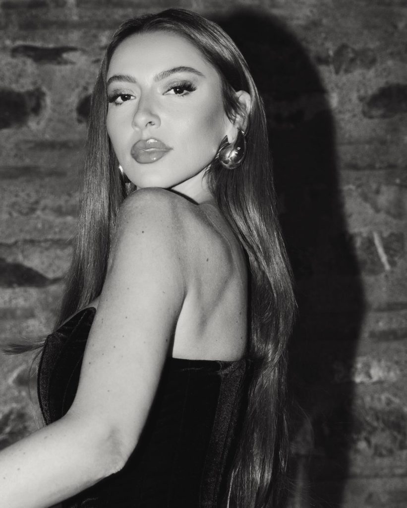 Hadise ardent sex scenes