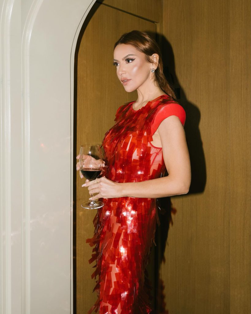 Hadise depicts fire fuck