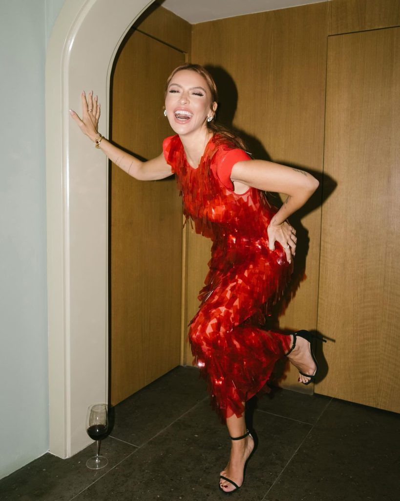 Hadise depicts fire hot photos