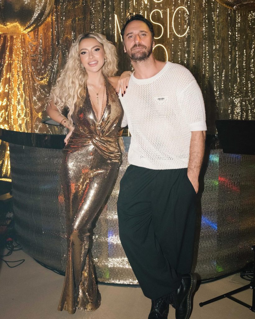 Hadise looks hot xxx