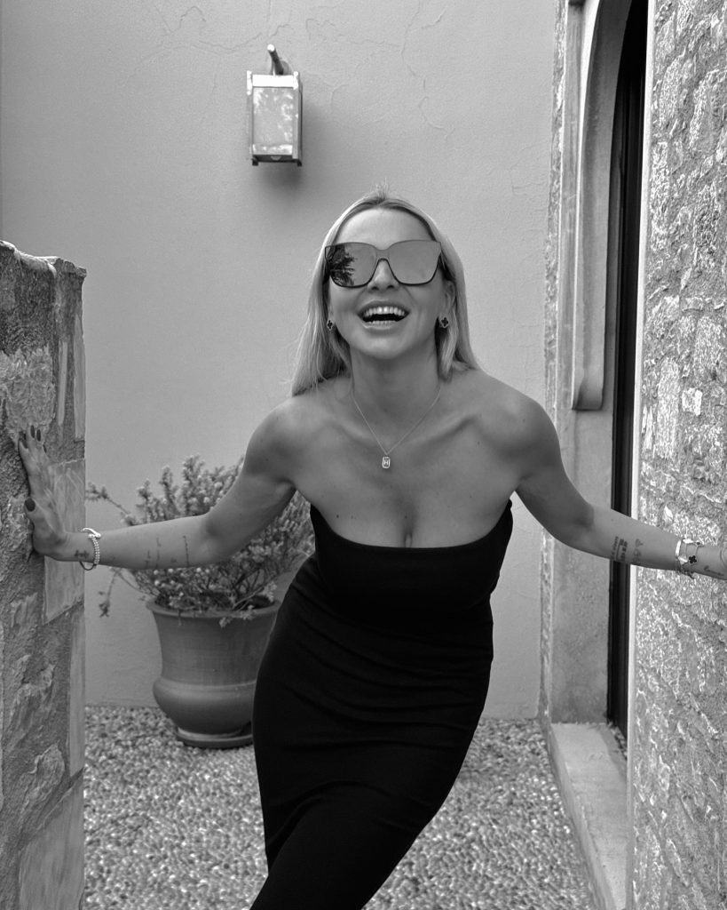 Hadise poses hot pics