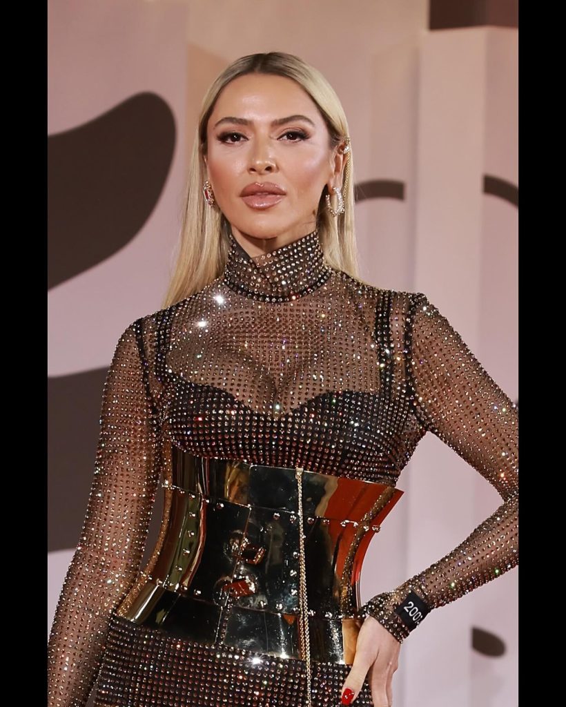 Hadise sexy