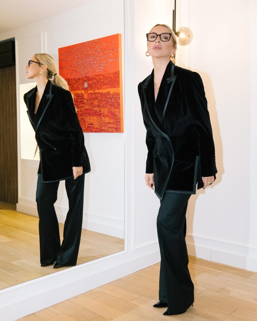 Hadise smiles hot bikini