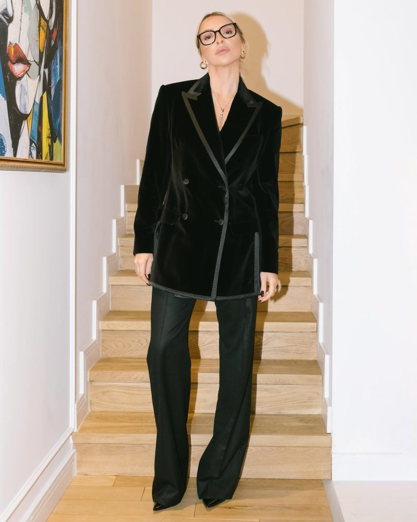 Hadise smiles hot images