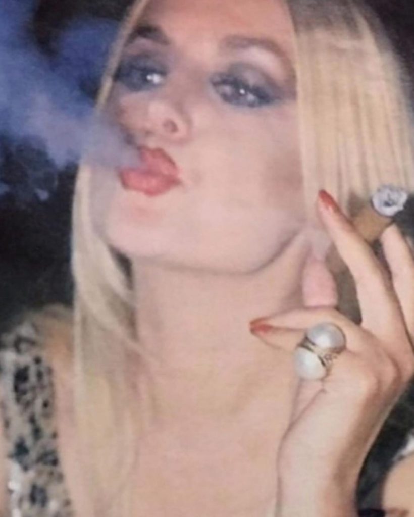 Hande Sarıoğlu ardent bikini