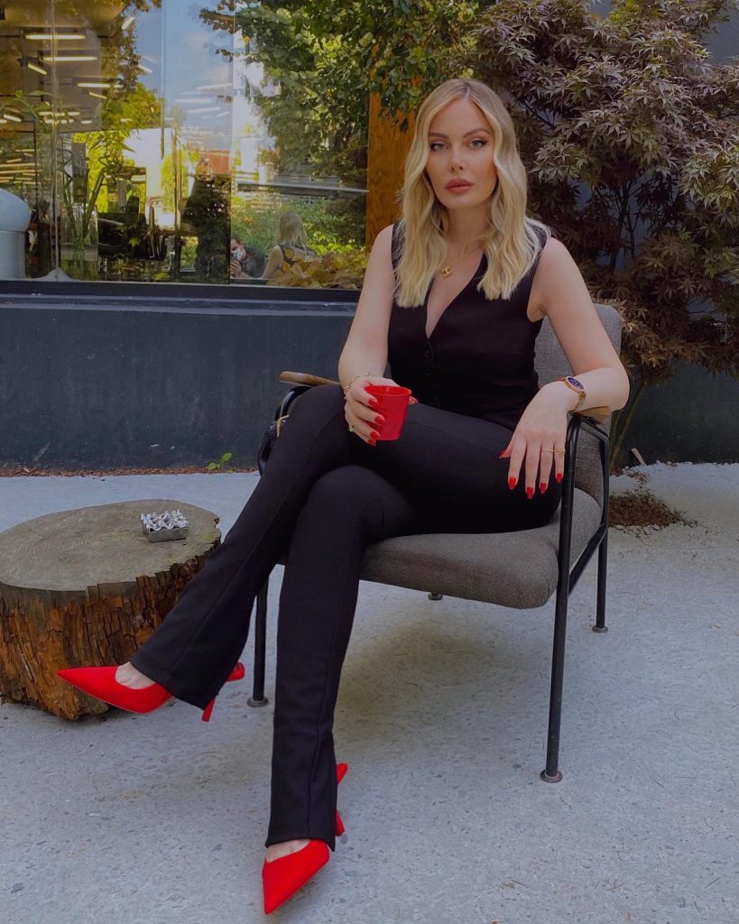 Hande Sarıoğlu ardent fuck