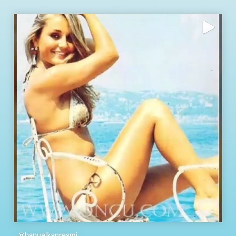 Hande Sarıoğlu ardent hot bikini