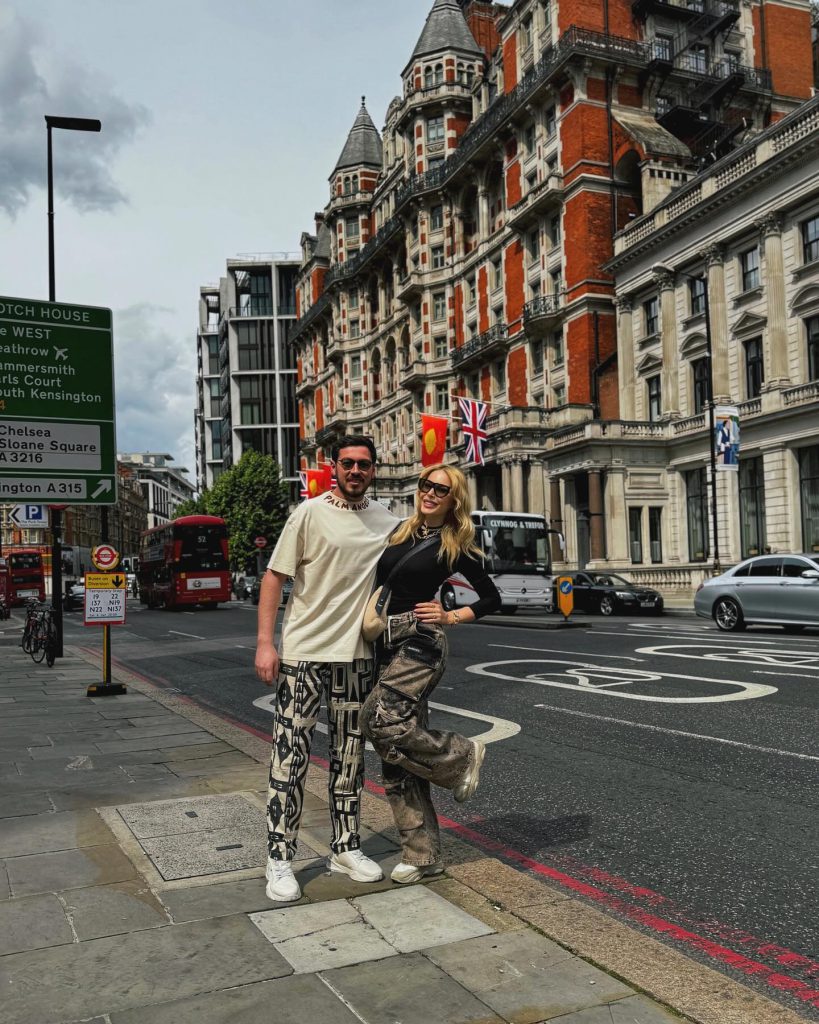 Hande Sarıoğlu ardent hot bikini