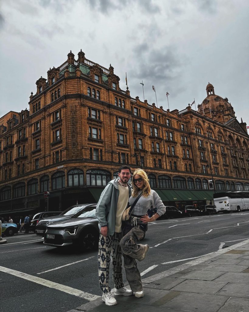 Hande Sarıoğlu ardent hot photos