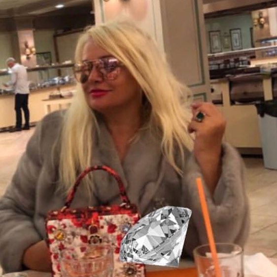 Hande Sarıoğlu ardent hot pics