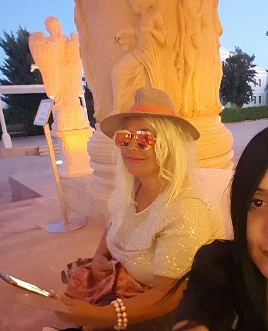 Hande Sarıoğlu ardent naked