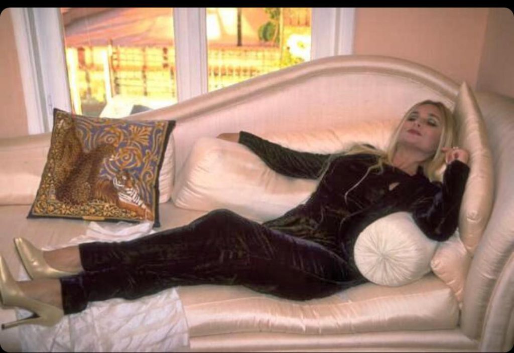 Hande Sarıoğlu ardent nude