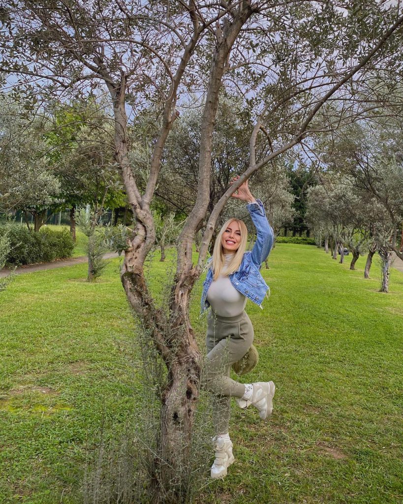 Hande Sarıoğlu ardent nudes