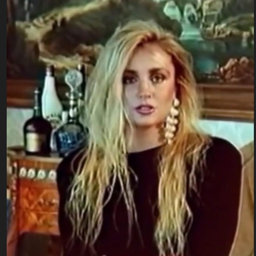 Hande Sarıoğlu beautiful boobs