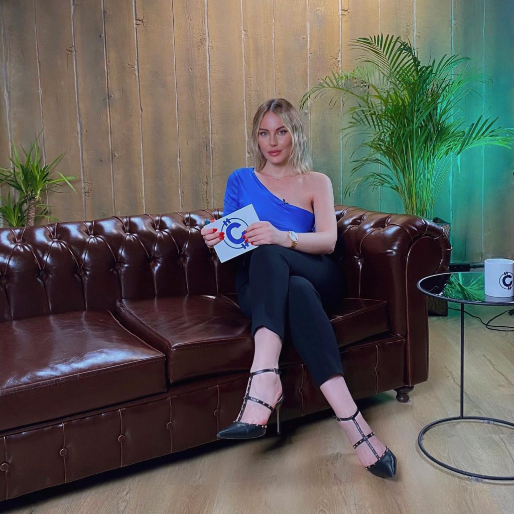 Hande Sarıoğlu beautiful hot pics