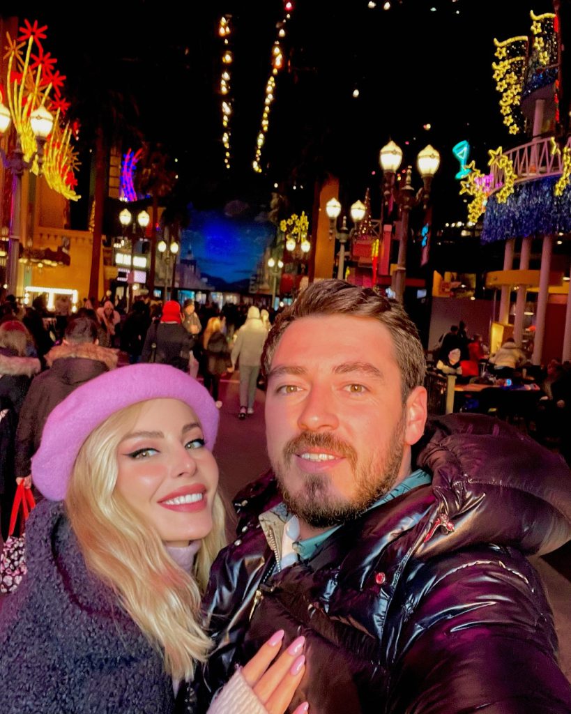 Hande Sarıoğlu beautiful naked