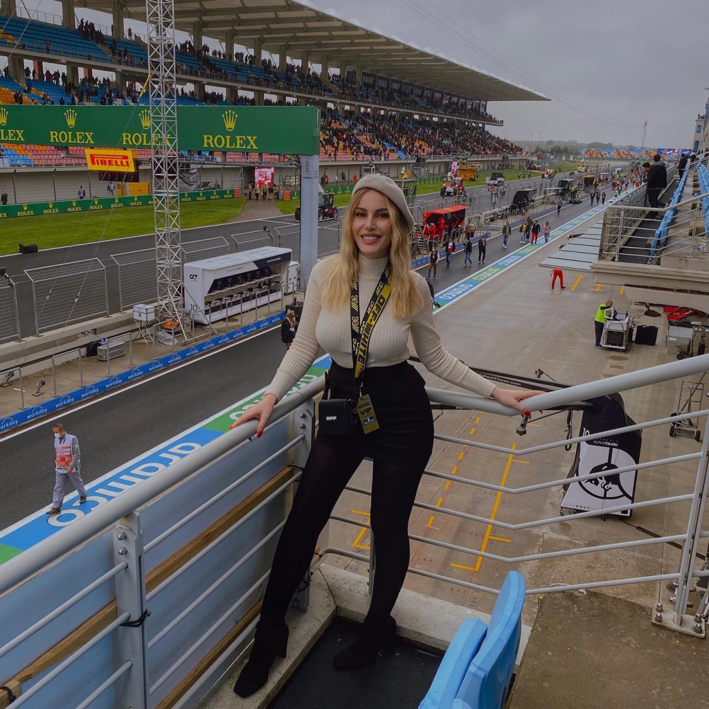 Hande Sarıoğlu beautiful sex