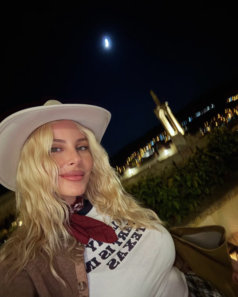 Hande Sarıoğlu depicts fire bikini