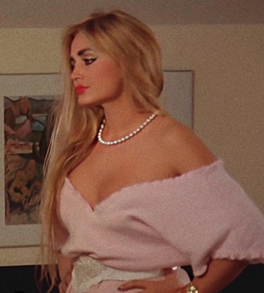 Hande Sarıoğlu depicts fire hot