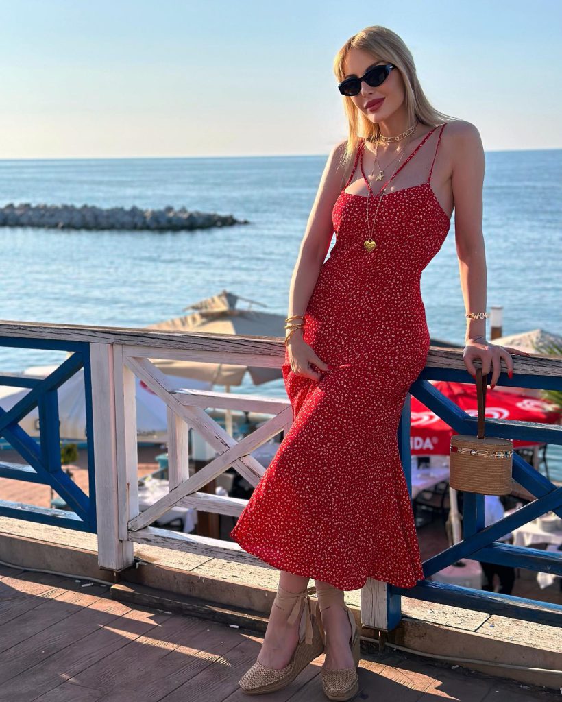 Hande Sarıoğlu depicts fire hot images