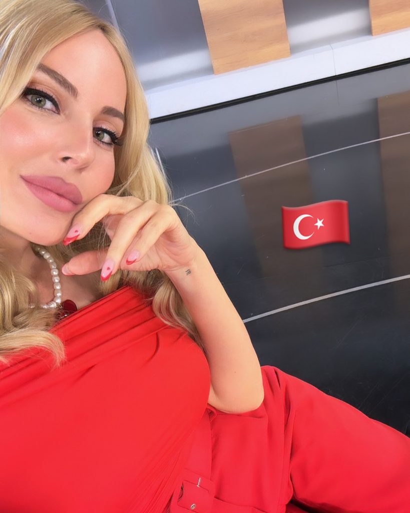 Hande Sarıoğlu depicts fire hot pics