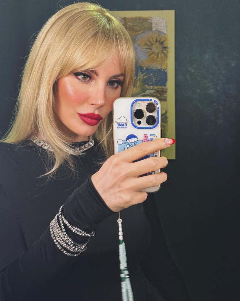 Hande Sarıoğlu depicts fire nude pics