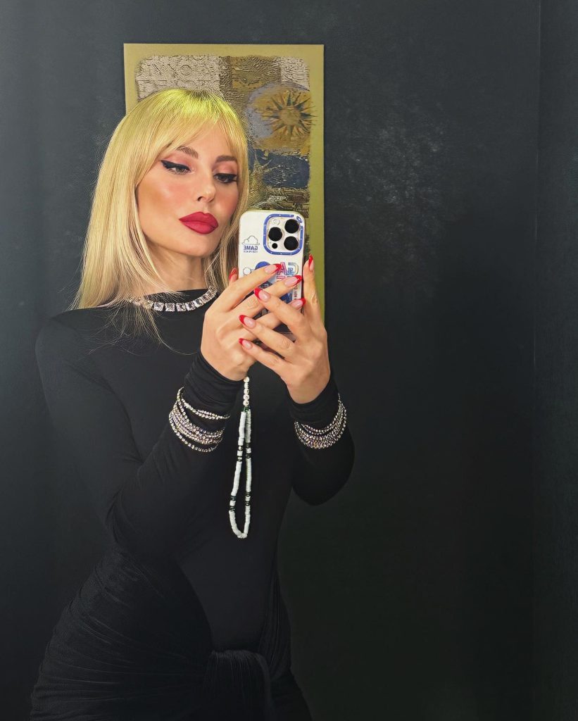 Hande Sarıoğlu depicts fire nudes